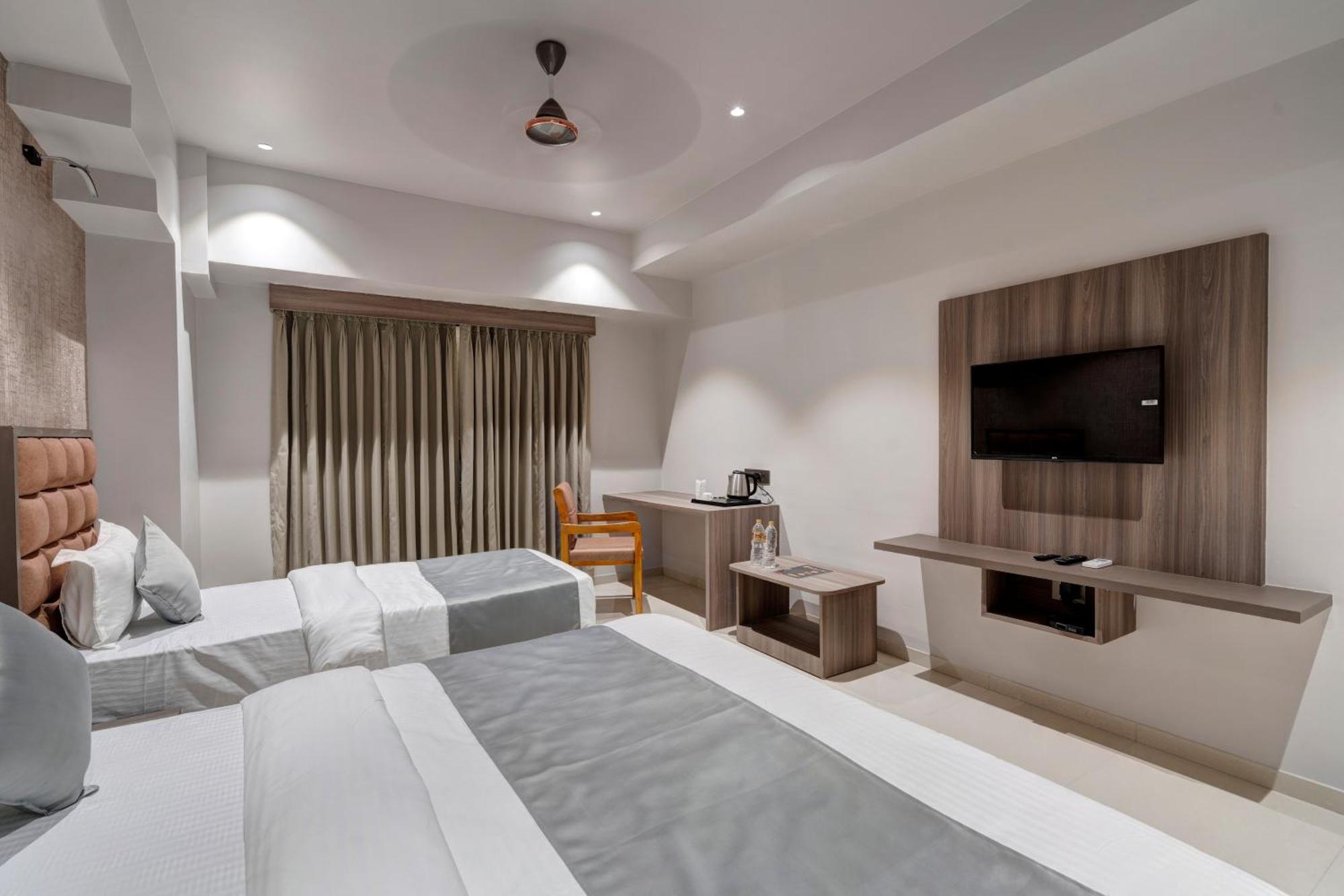 Hotel Sparsh Divine Ahmedabad Exterior foto