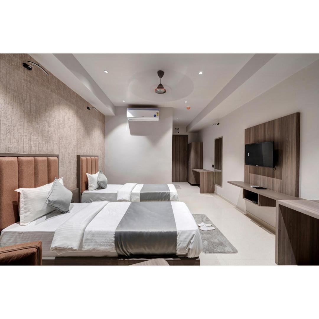Hotel Sparsh Divine Ahmedabad Exterior foto